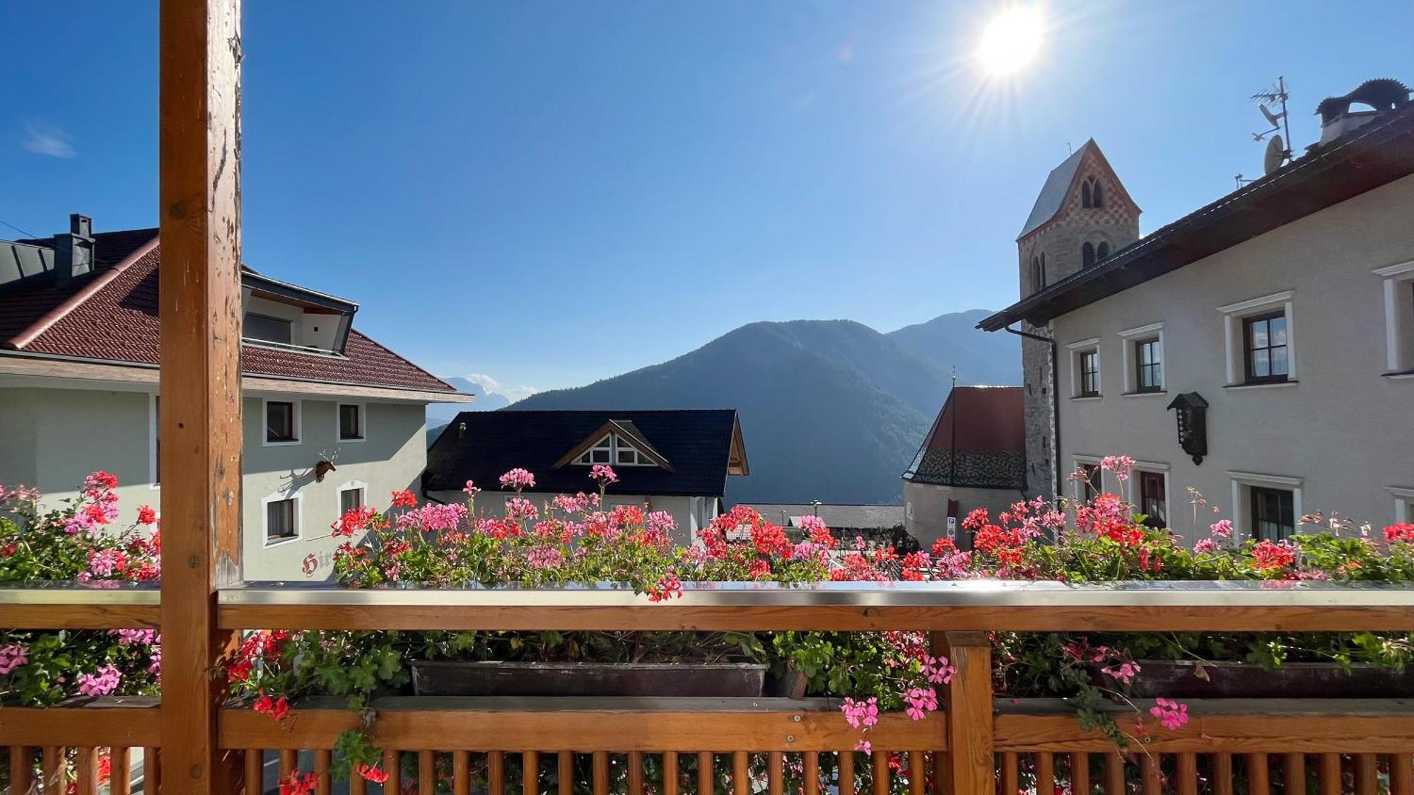 Gasthaus Zum Weissen Kreuz Lazfons Exterior photo